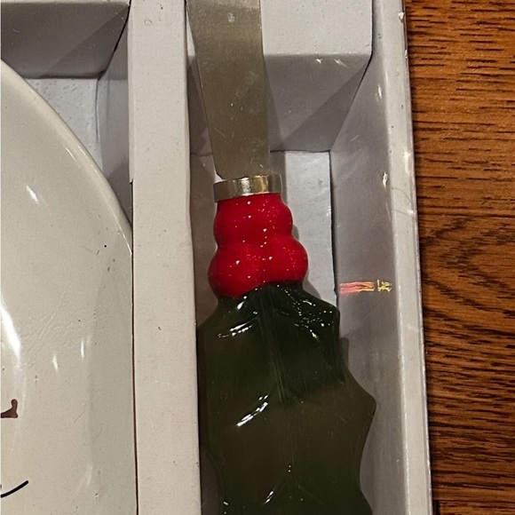 Holiday Plate and Spreader Set with Festive Design - Picture 3 of 5